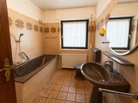 Badezimmer ( EG ) 