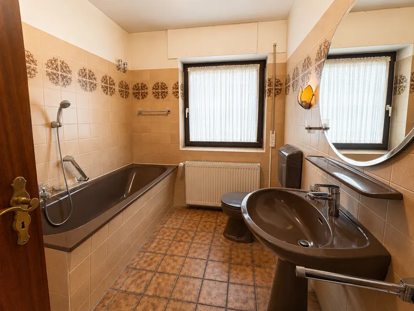 Badezimmer ( EG ) 
