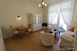 Schicke kleine Wohnung in schöner Jugendstilvilla