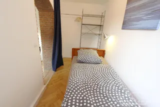 Möblierte 2-Zimmer-Wohnung in abgeschlossener Hofanlage mit separatem Eingang, italienisch-mediterranes Flair!