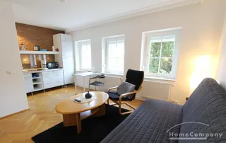 Möblierte 2-Zimmer-Wohnung in abgeschlossener Hofanlage mit separatem Eingang, italienisch-mediterranes Flair!