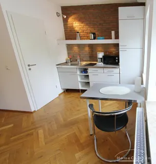 Möblierte 2-Zimmer-Wohnung in abgeschlossener Hofanlage mit separatem Eingang, italienisch-mediterranes Flair!