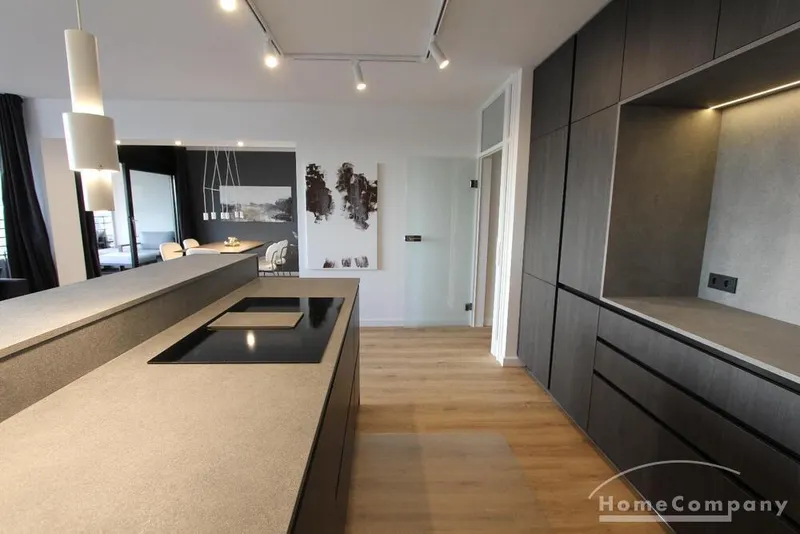 4-Zimmer Luxuswohnung mit Panoramablick bis ins Siebengebirge.Schwimmbad und Sauna im Haus.