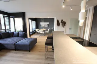 4-Zimmer Luxuswohnung mit Panoramablick bis ins Siebengebirge.Schwimmbad und Sauna im Haus.