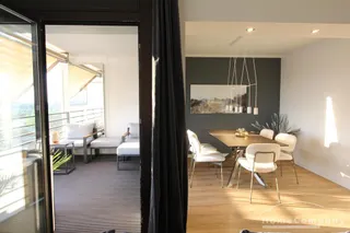 4-Zimmer Luxuswohnung mit Panoramablick bis ins Siebengebirge.Schwimmbad und Sauna im Haus.
