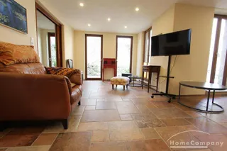 Charmantes, vollmöbliertes 2-Zimmer-Apartment in ruhiger Lage am Teich in Bonn-Oberkassel!