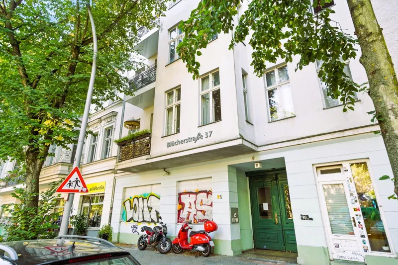 backbone_514318-A_001_WEB 1