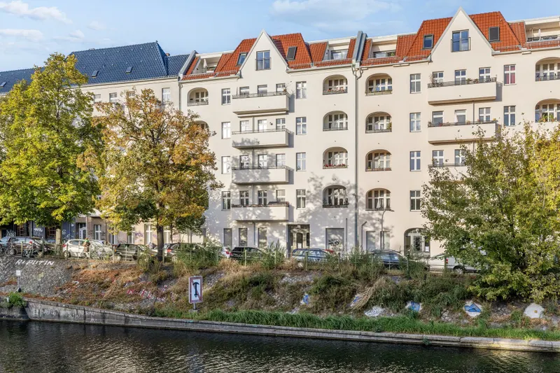 Licht, Lage, Lebensqualität - Sonnenverwöhnter Altbautraum am Kiehlufer