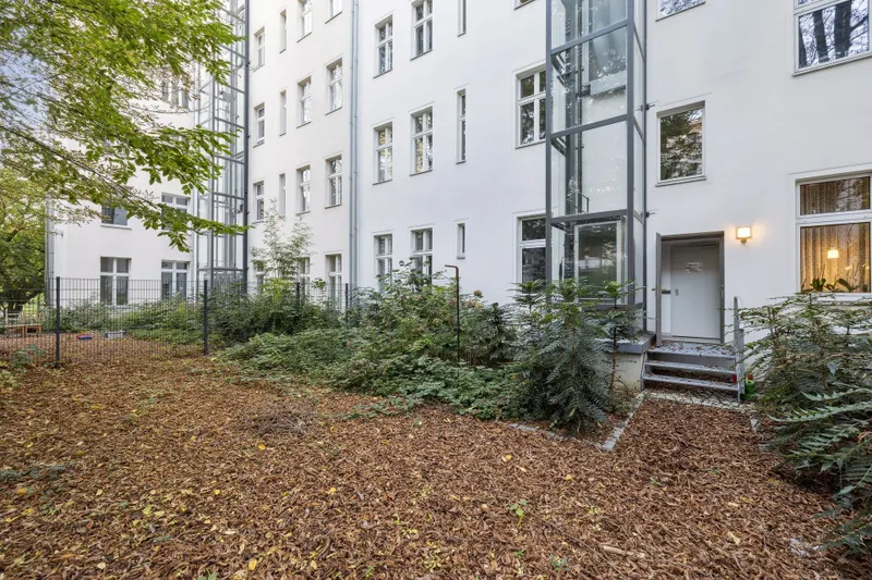 Licht, Lage, Lebensqualität - Sonnenverwöhnter Altbautraum am Kiehlufer