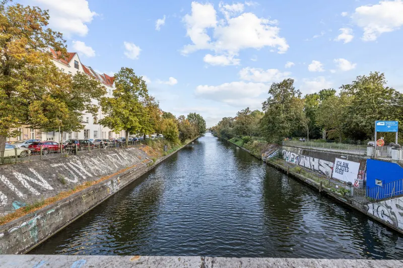 Licht, Lage, Lebensqualität - Sonnenverwöhnter Altbautraum am Kiehlufer