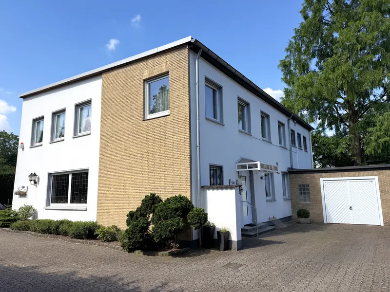 Front- und Seitenansicht des Wohnhauses 