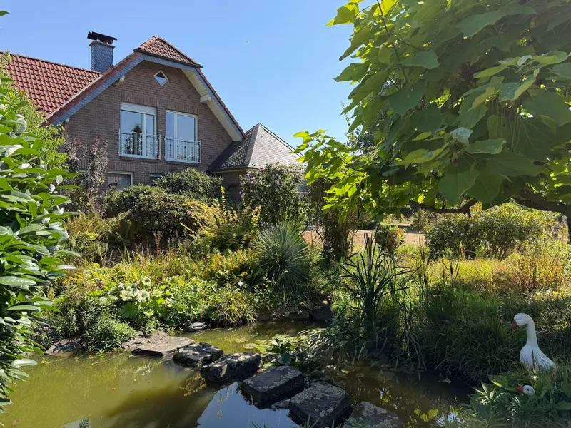 Rückansicht mit Garten 