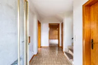 Heller Flur mit Platz zum Ankommen