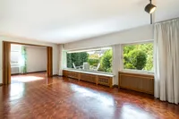 Lichtdurchflutet und gemütlich