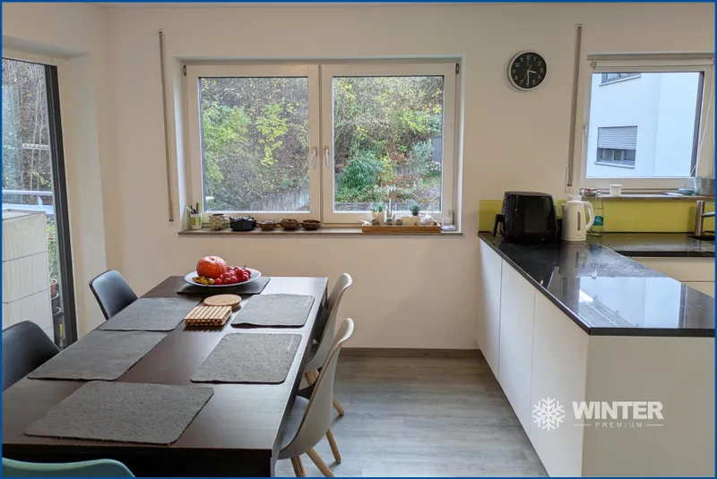 Moderne 4-Zimmer-Wohnung am Fuße des Mittelbergs mit Balkon und Aufzug