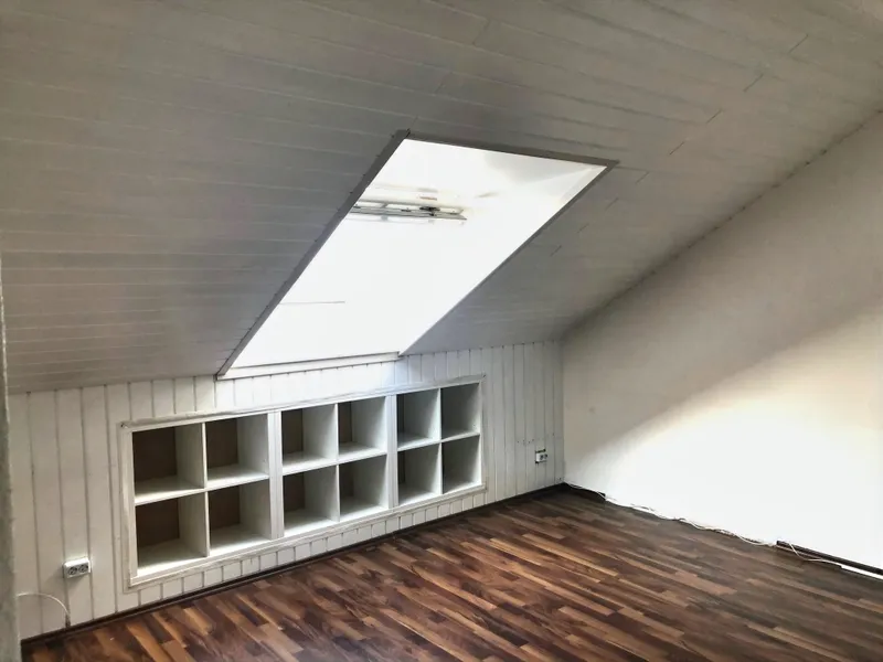 Schlafzimmer mit praktischen E