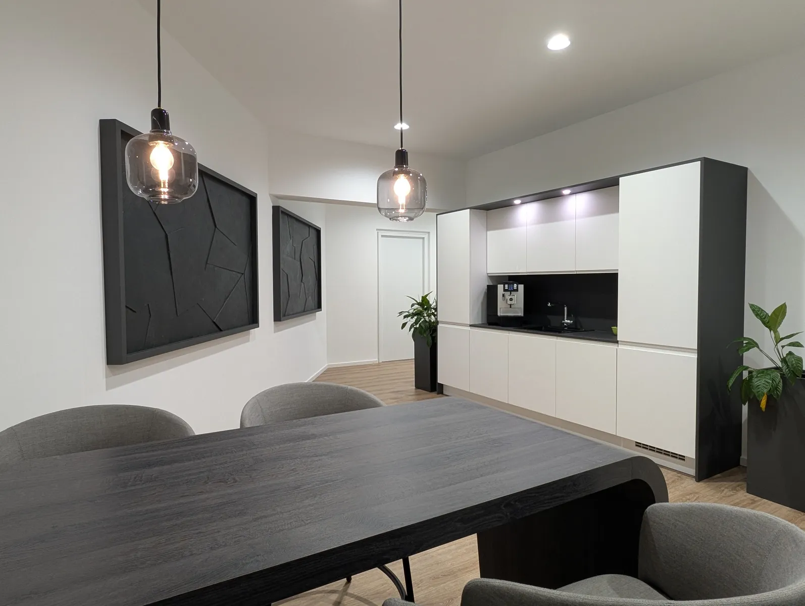 Wartebereicht mit Teeküche