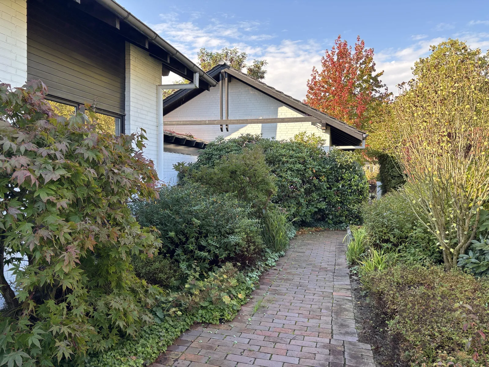 Weg zu beiden Hauseingängen