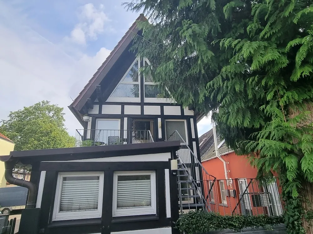 Rückansicht mit Außenaufgang