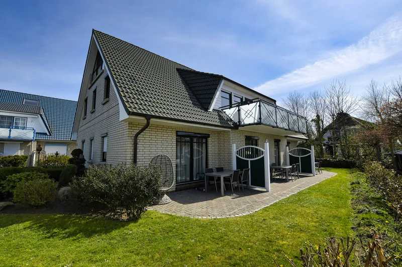 Ansicht mit Terrasse