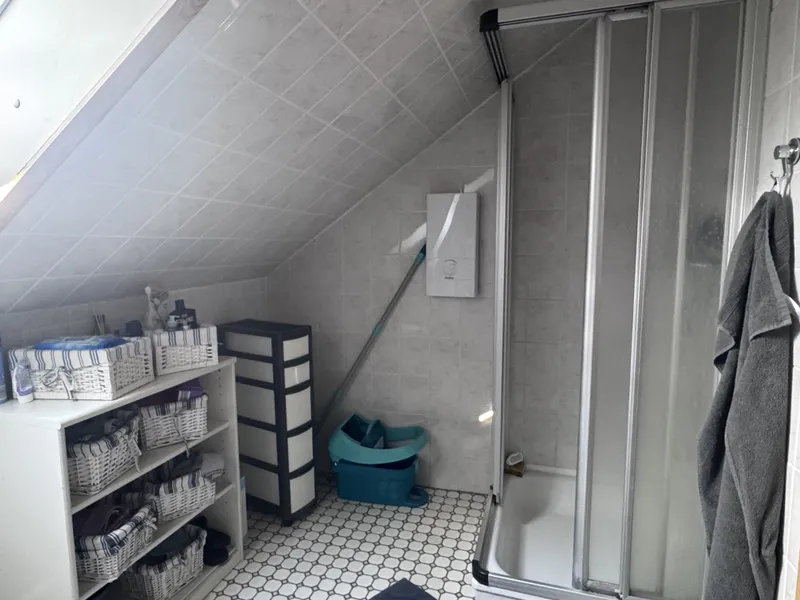 DG: Bad mit Dusche (BJ. 1993)