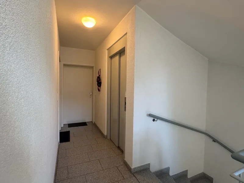 Flur mit Aufzug