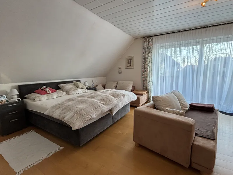 Schlafzimmer mit Balkonzugang