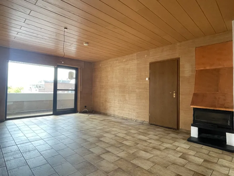 Wohnzimmer mit Kamin