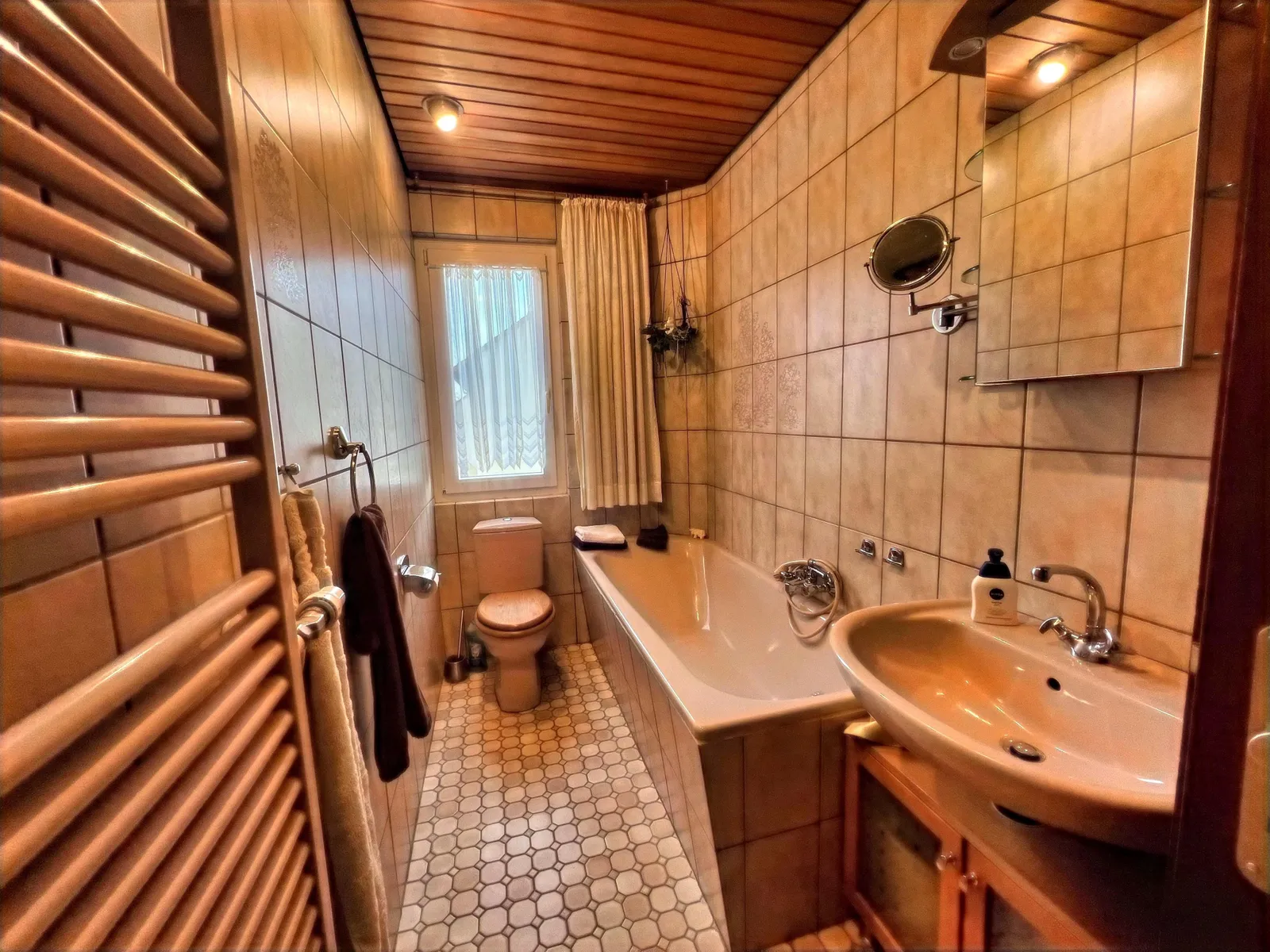 Badezimmer im Obergeschoss