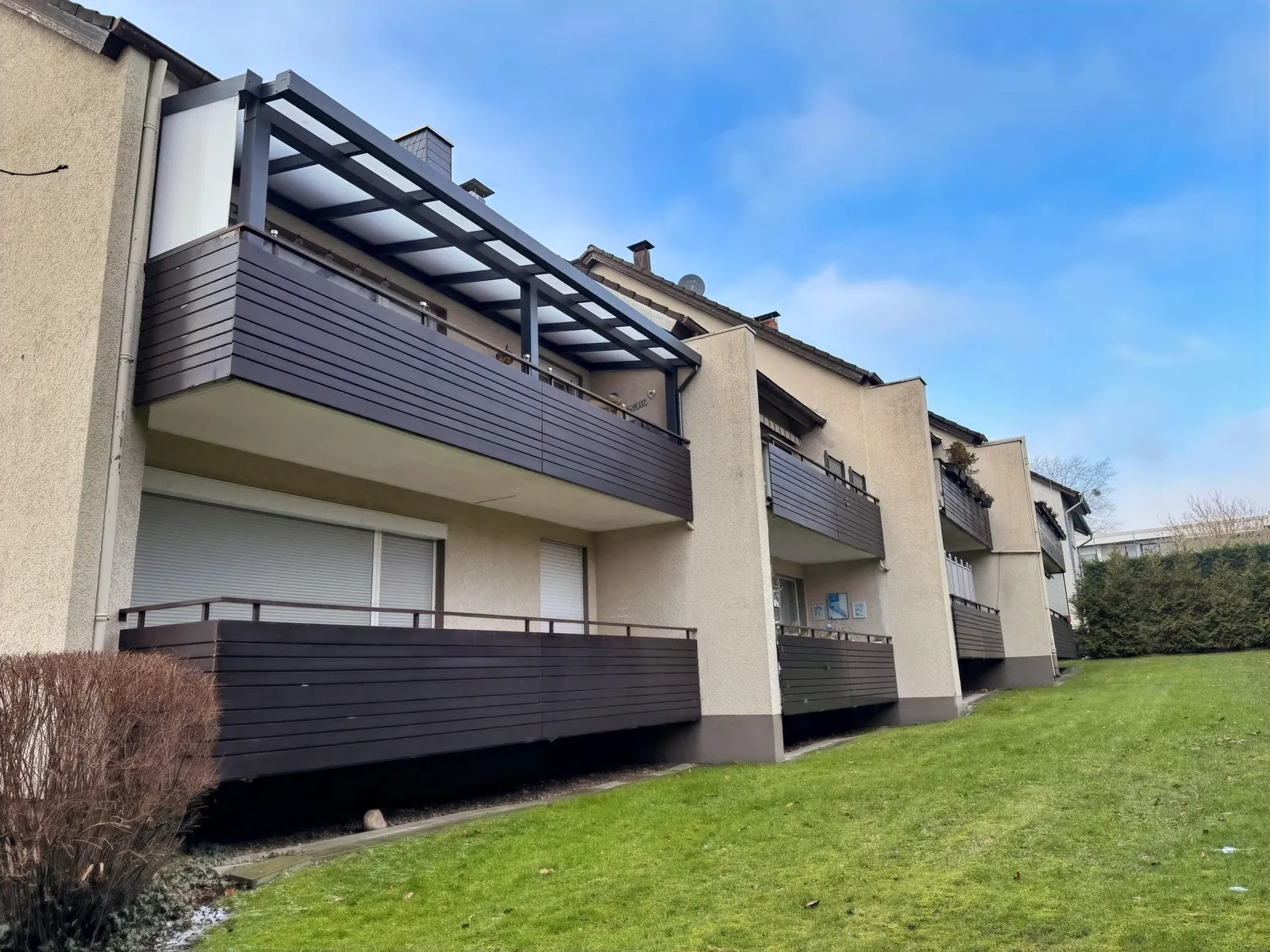 Rückansicht mit Balkonen