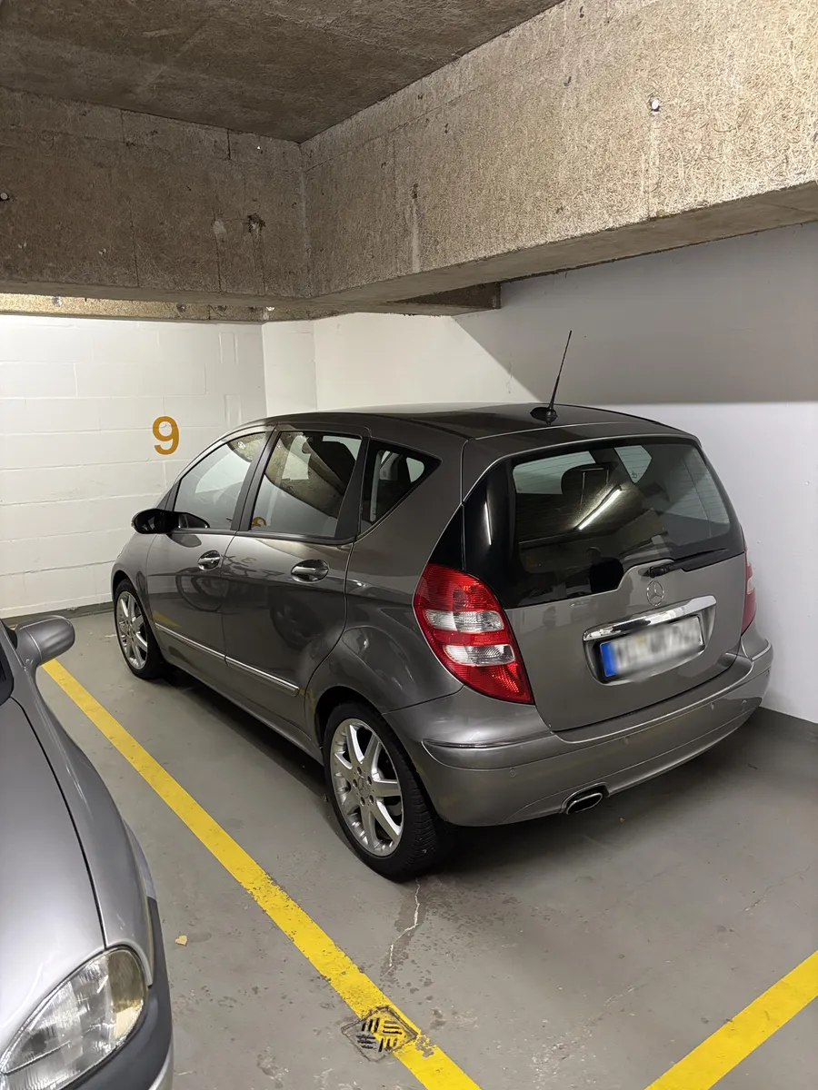 Tiefgaragenstellplatz