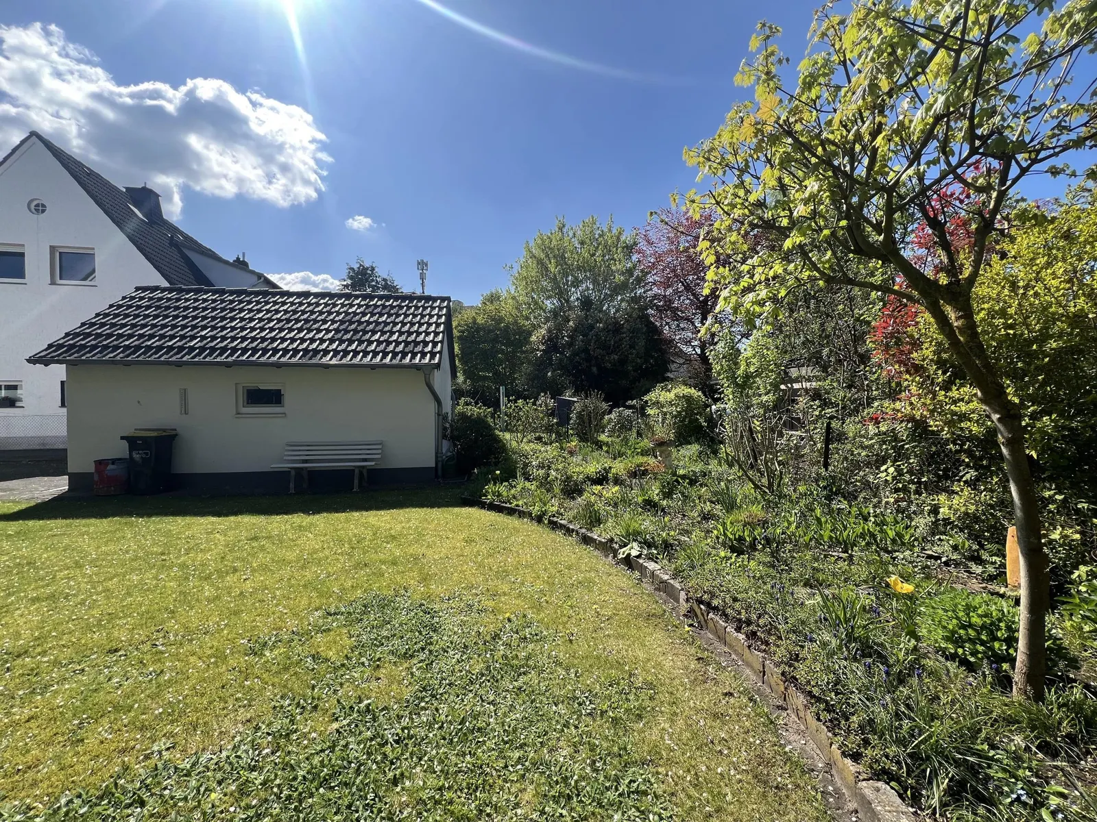 Garten und Garage