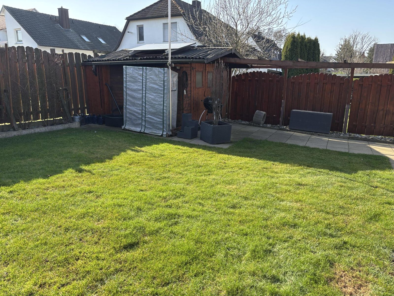 Garten mit Gerätehaus