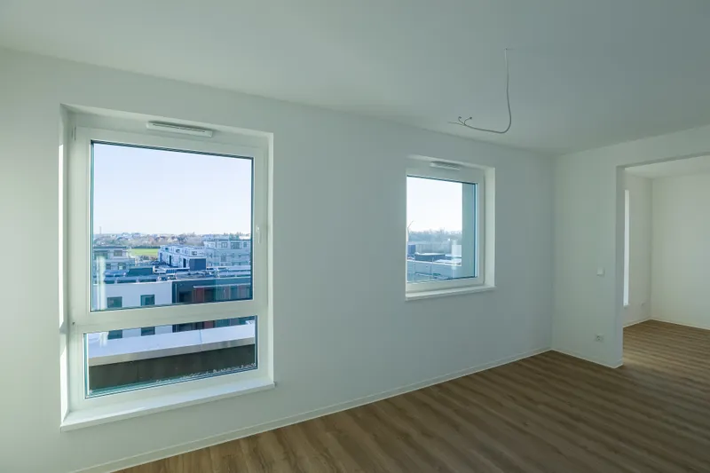 Wohnräume mit großen Fensterfl