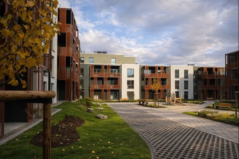 Attraktiv gestalteter Innenhof