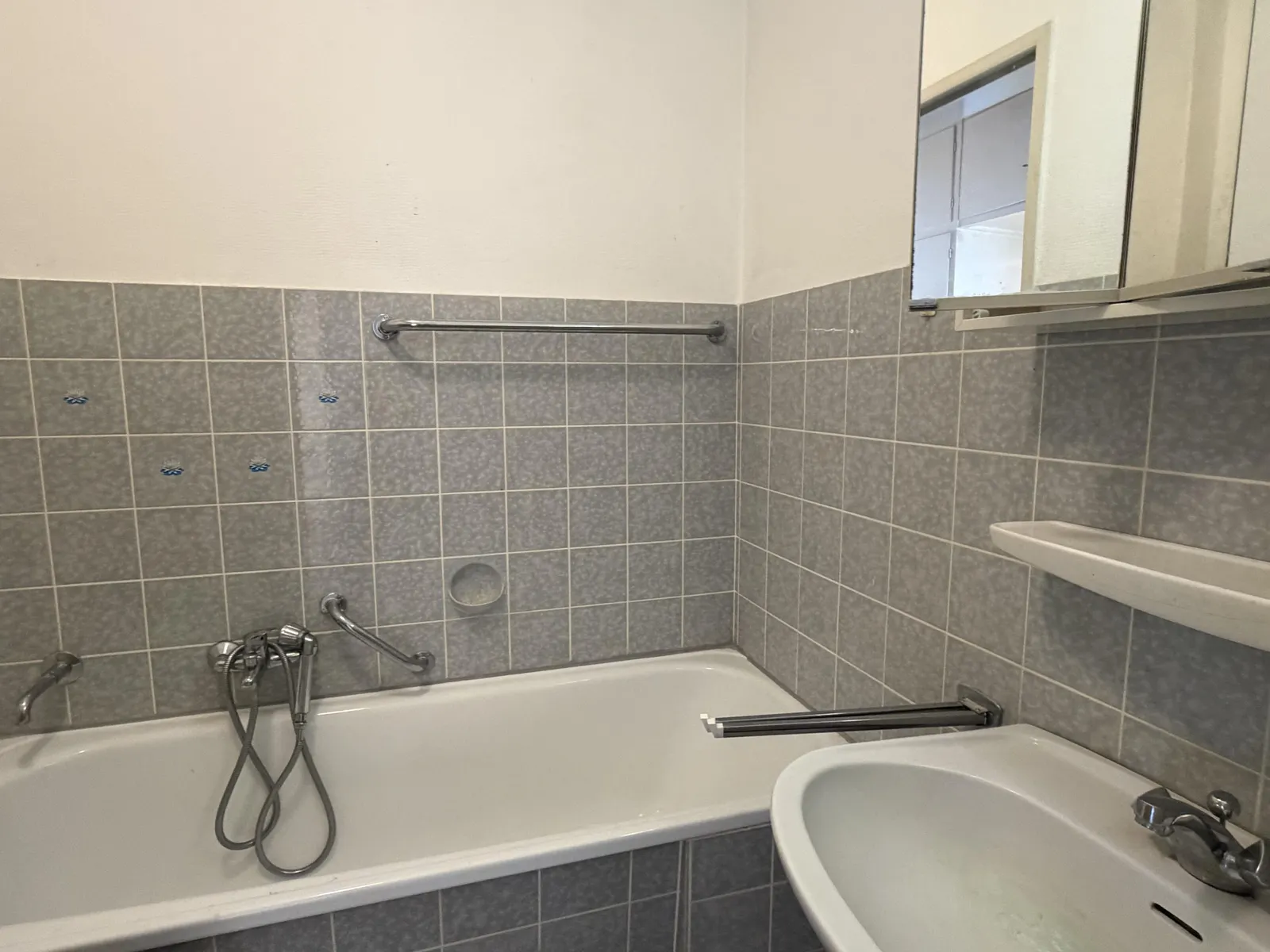 Badezimmer mit Badewanne