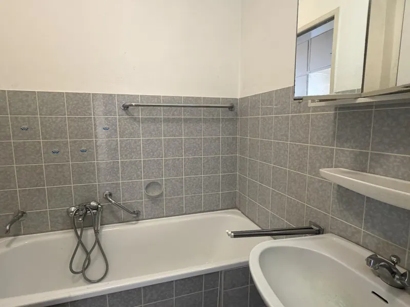 Badezimmer mit Badewanne