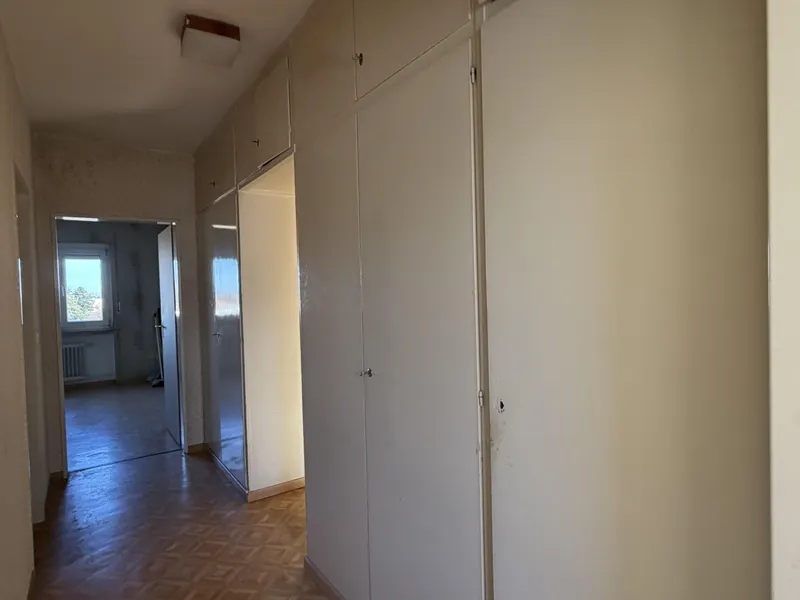 Flur mit Einbauschränken