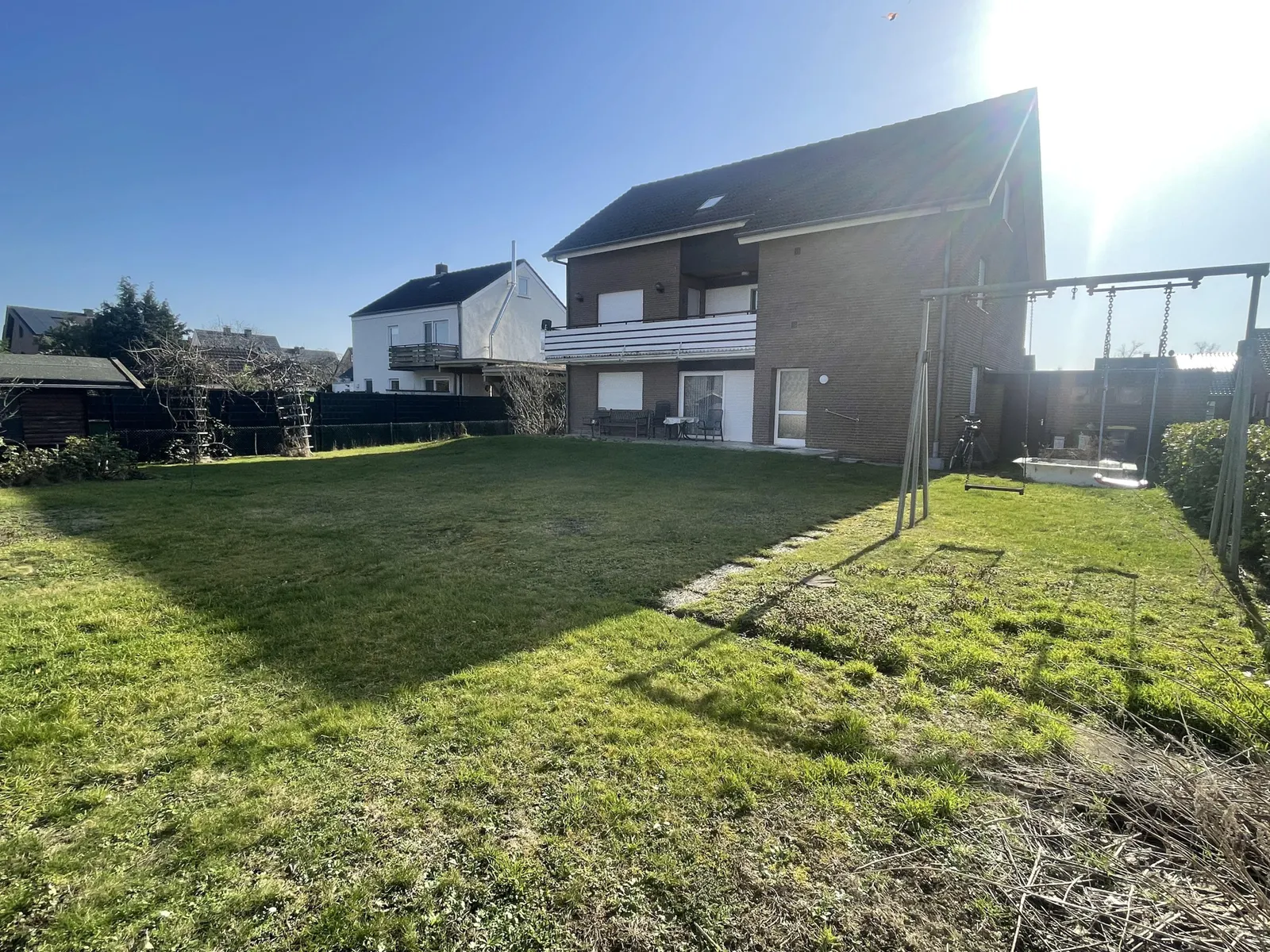 Außenansicht hinten mit Garten