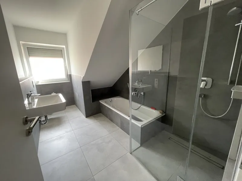 Bad mit ebenerdiger Dusche