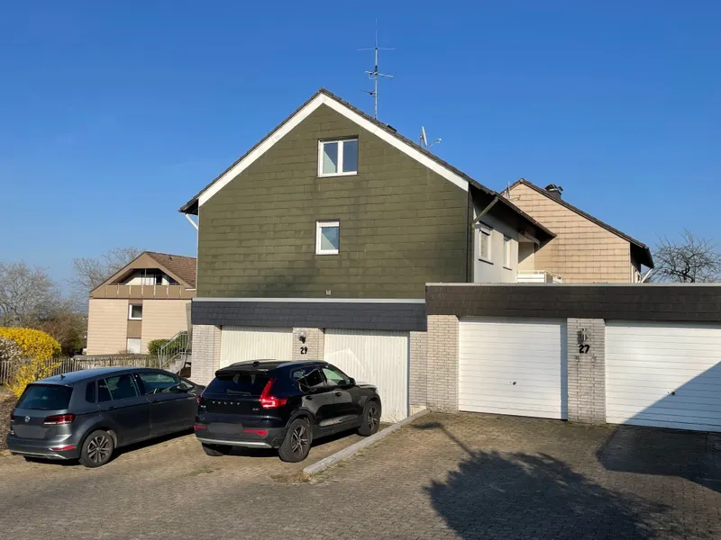 Garage und Stellplatz