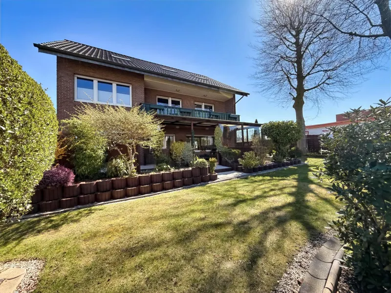 Blick auf Terrasse und Balkon