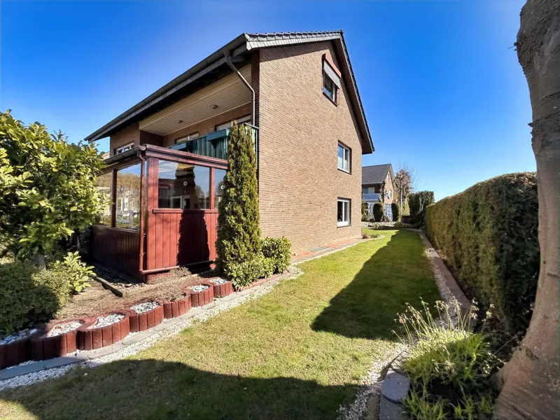 seitliche Gartenansicht