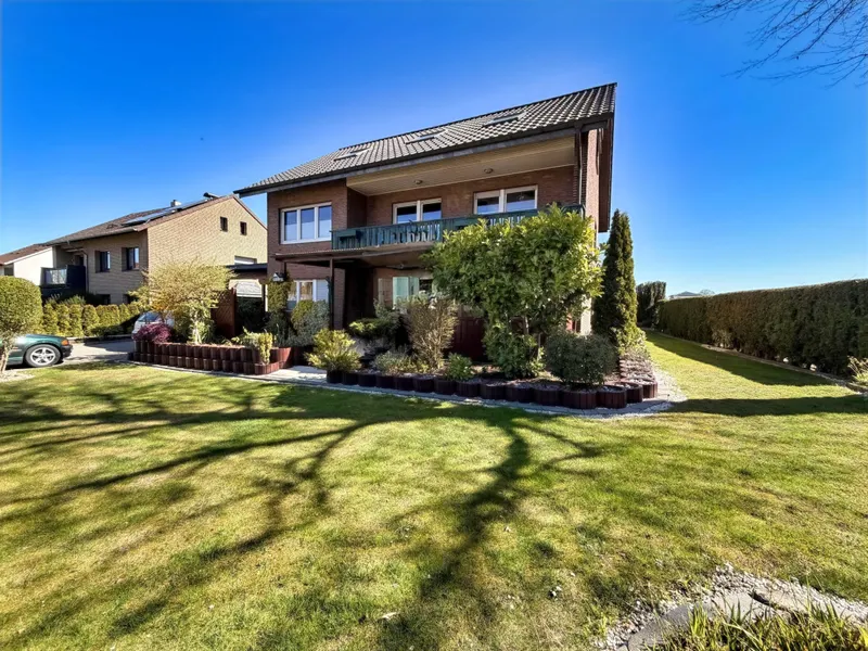 Garten mit Terrasse u. Balkon