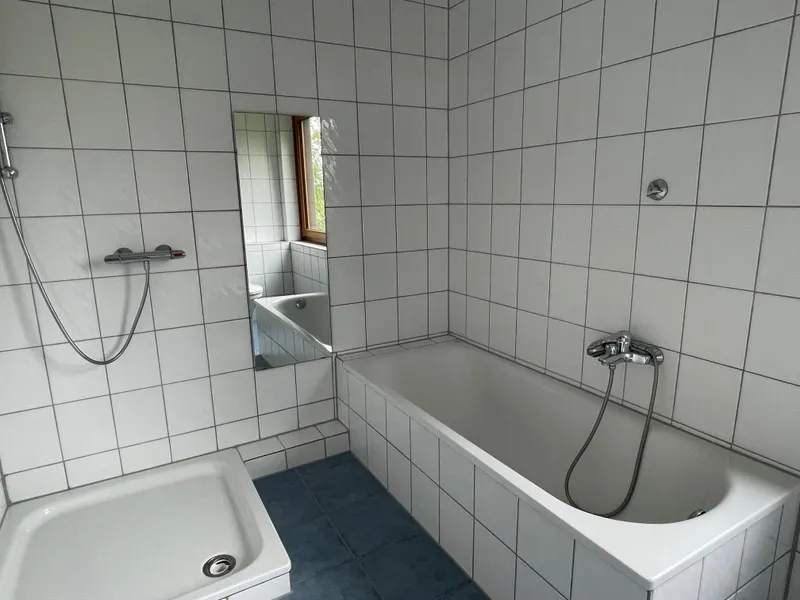 Tageslichtbad mit Dusche und W