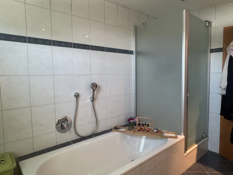 Dusche und Wanne EG+OG