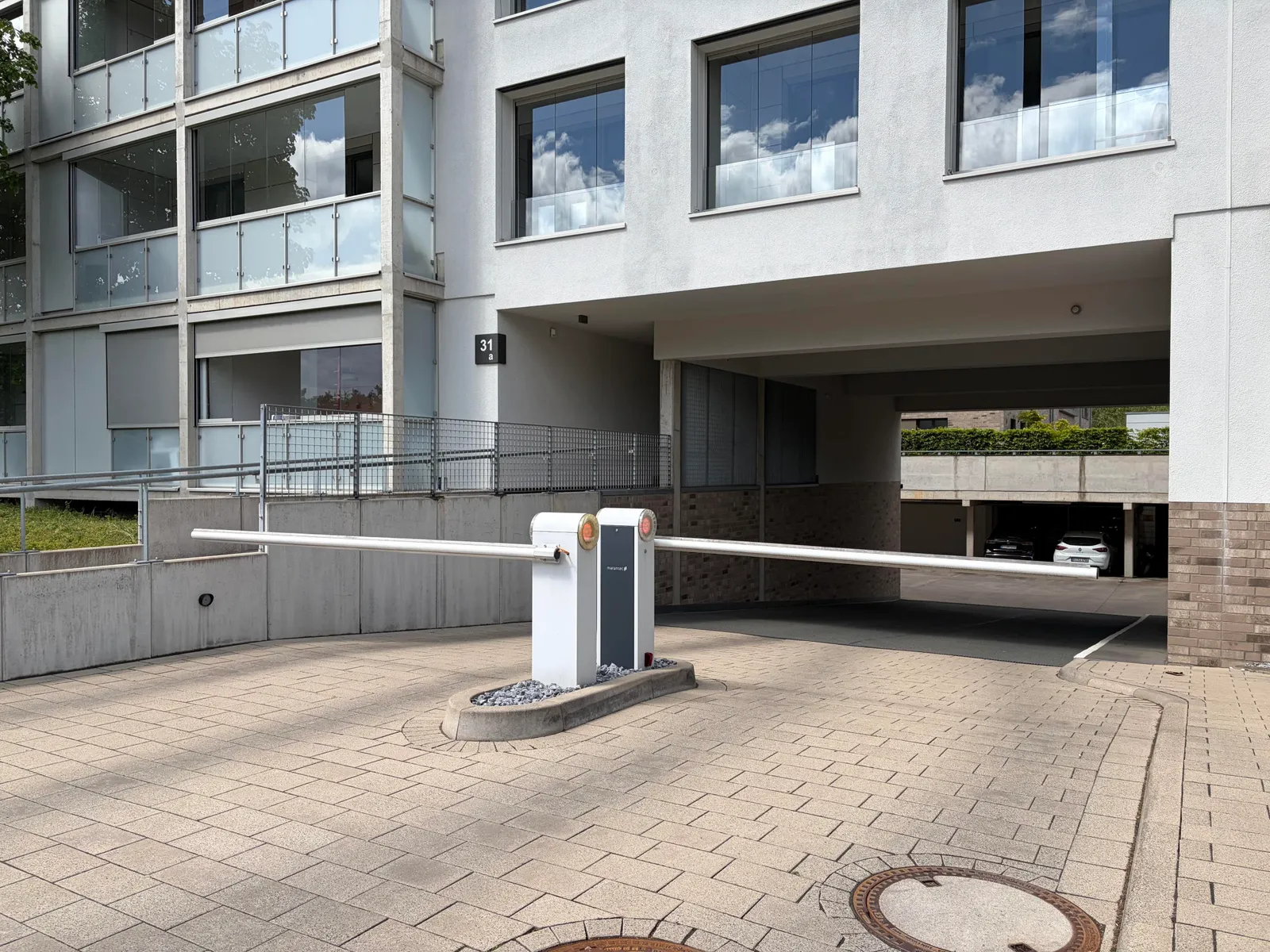Tiefgaragenzufahrt