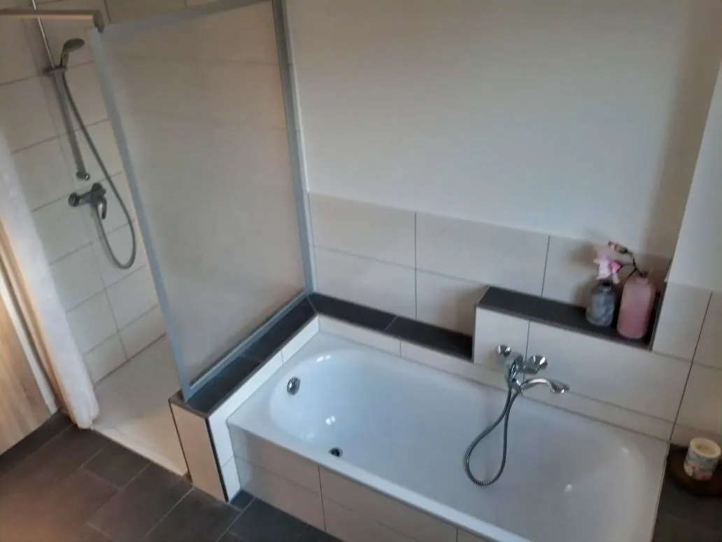 W4c-OG Badewanne und Dusche