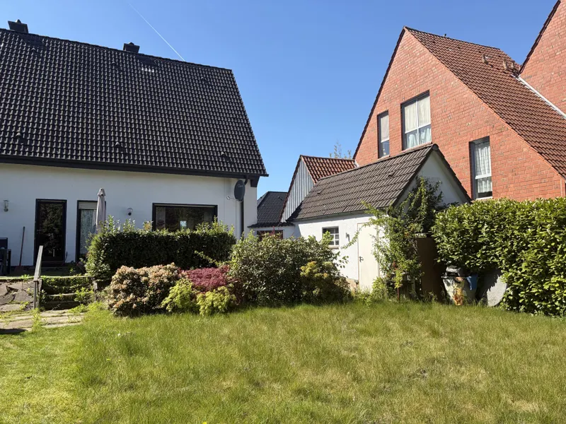 Rückansicht mit Garage