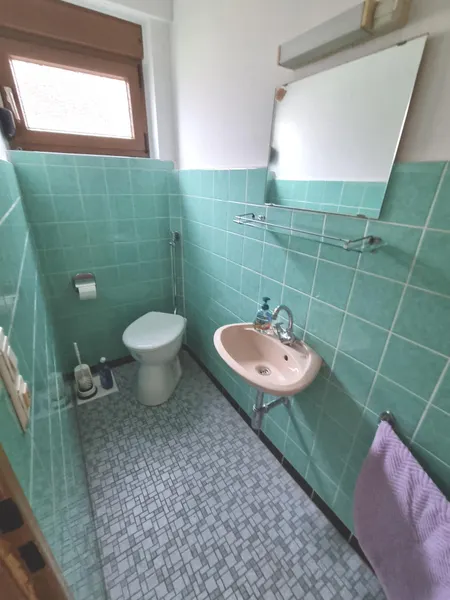 separates WC